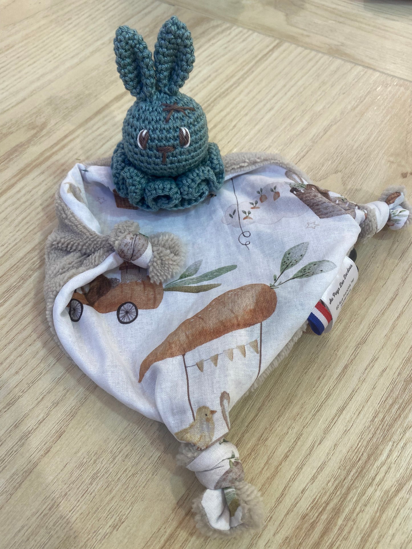 Doudou lapin vert « Carotte »