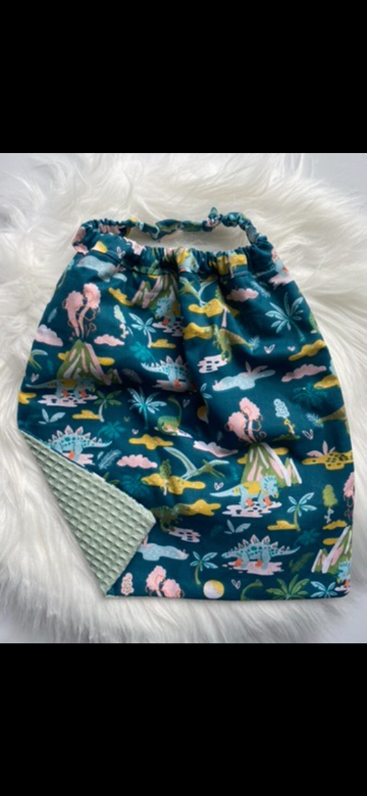 Bavoir élastique maternelle ou cantine dinosaures verts