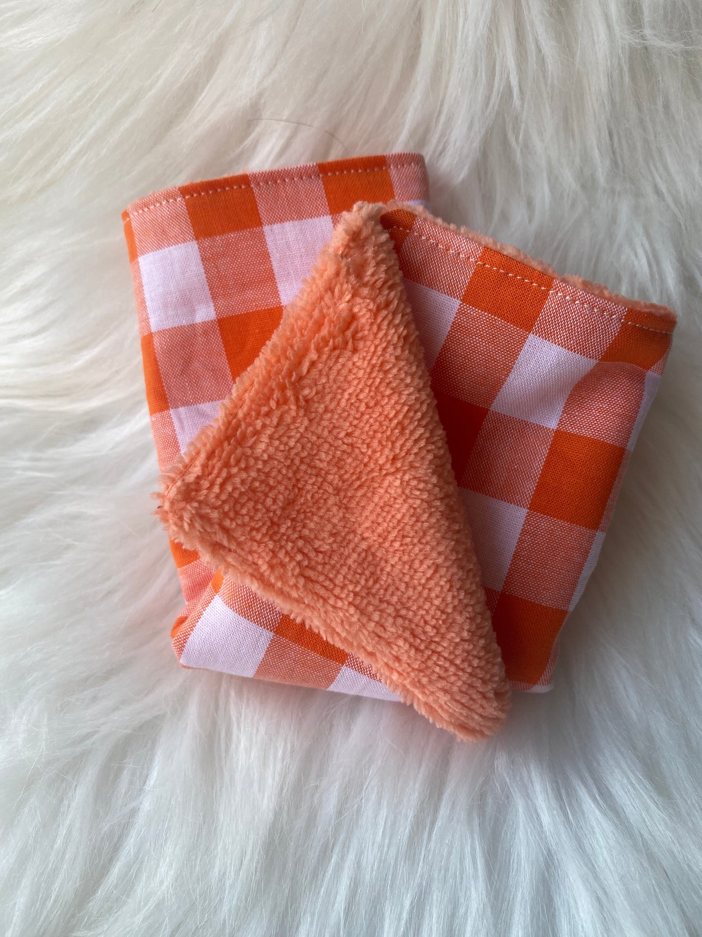 Mini serviette orange et blanche à carreaux