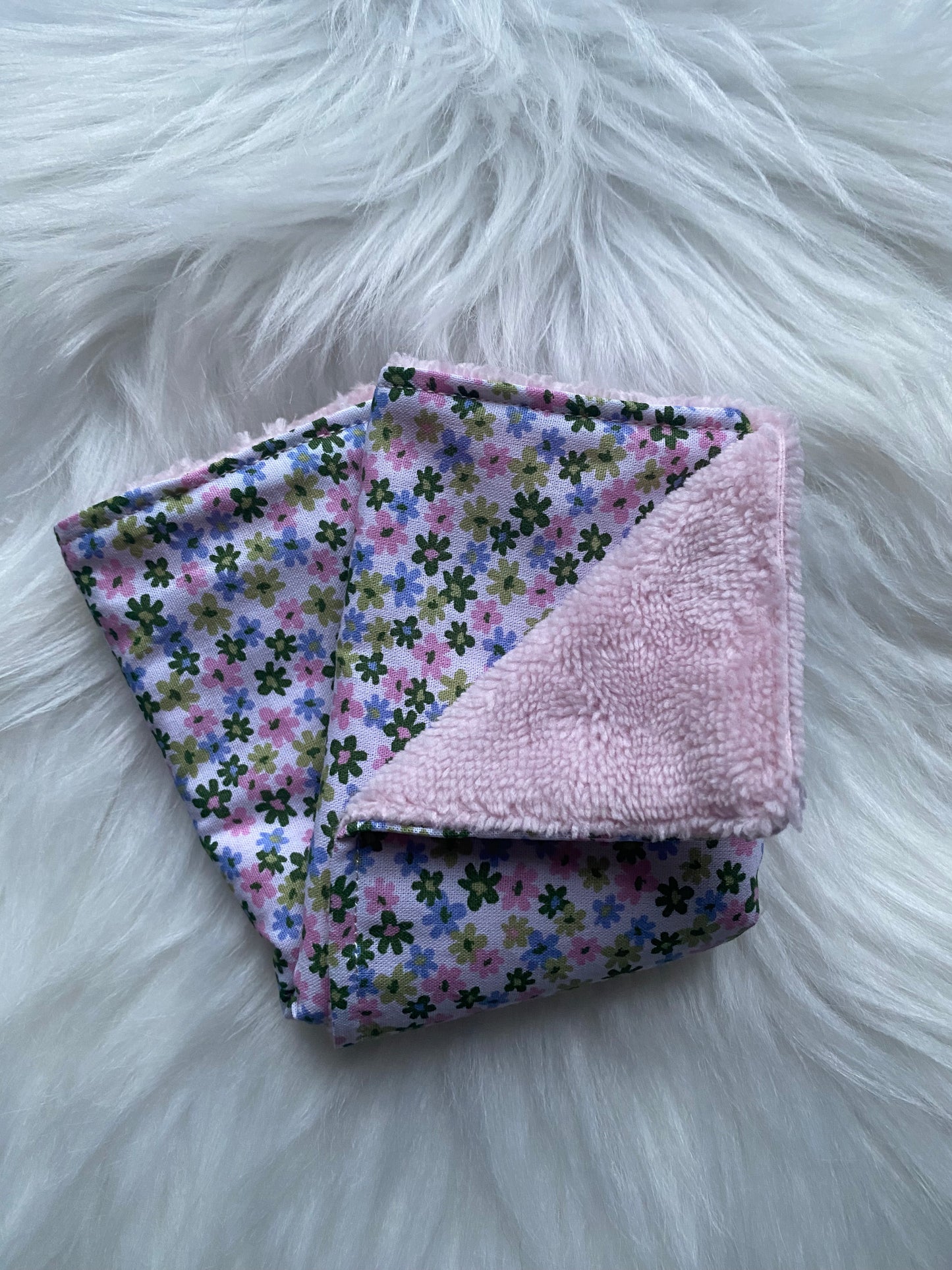 Mini serviette fleurie rose