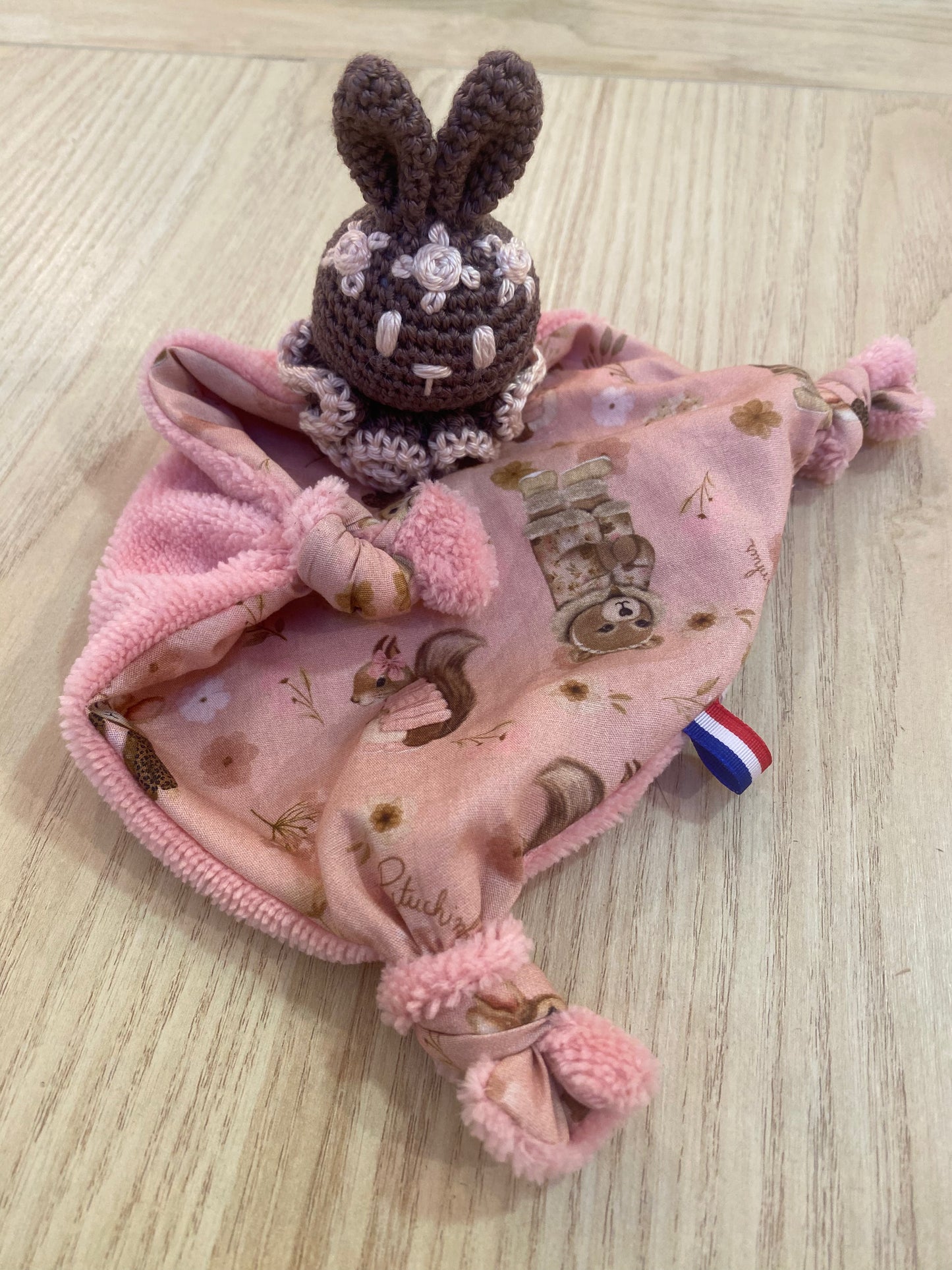 Doudou lapin marron animaux de la forêt