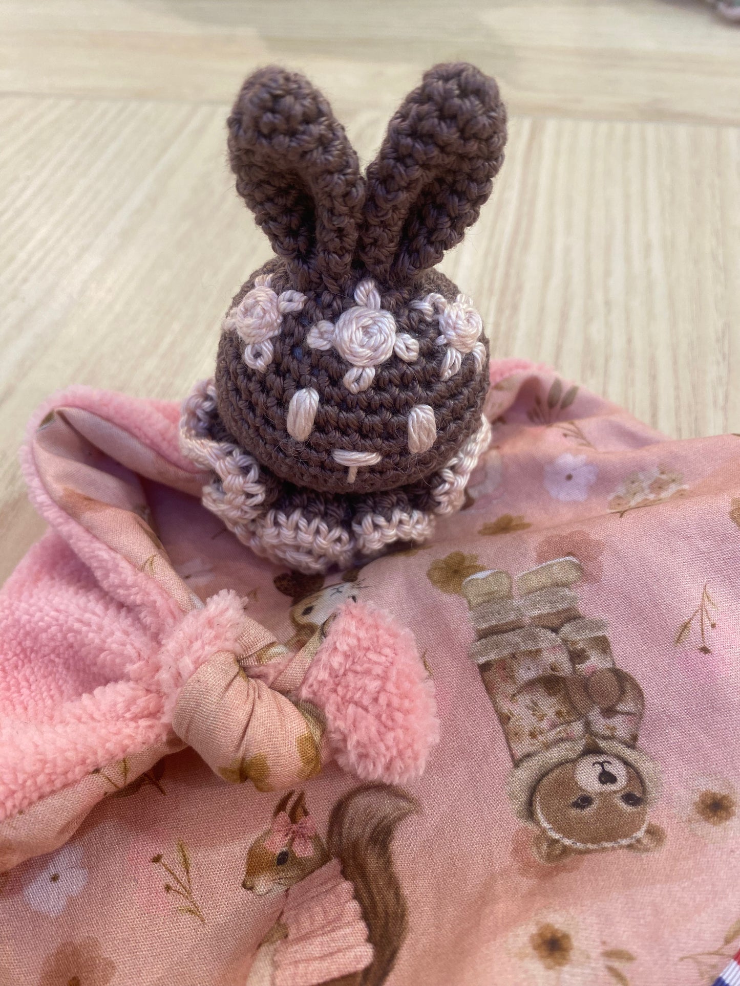Doudou lapin marron animaux de la forêt