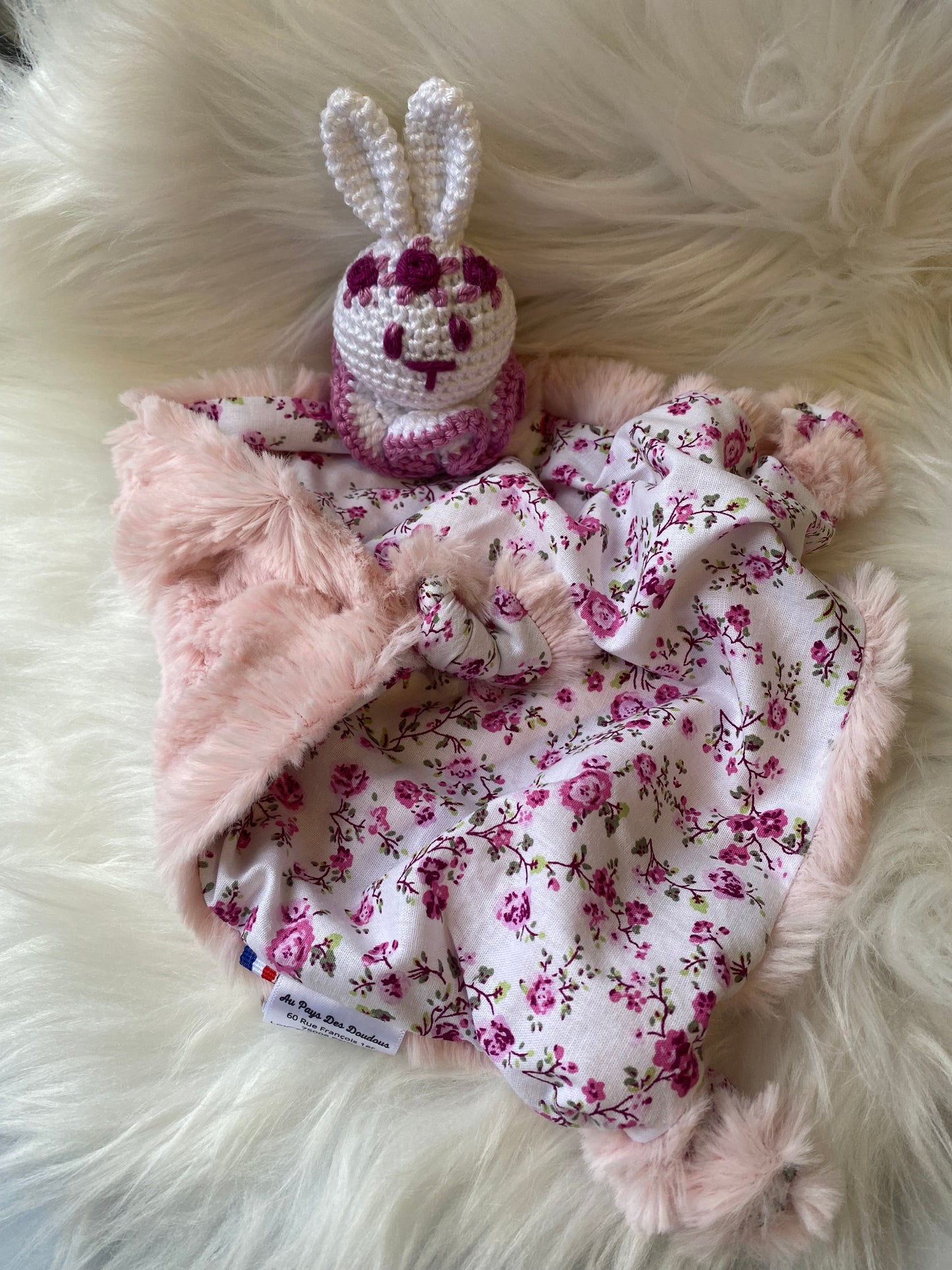 Doudou Lapin "COLLINE", fausse fourrure et coton fleuri rose