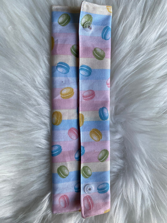 Pochette à couverts motifs macaron et carreaux