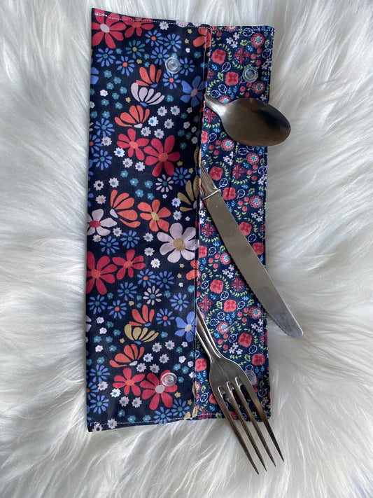 Range couvert fleuris bleu