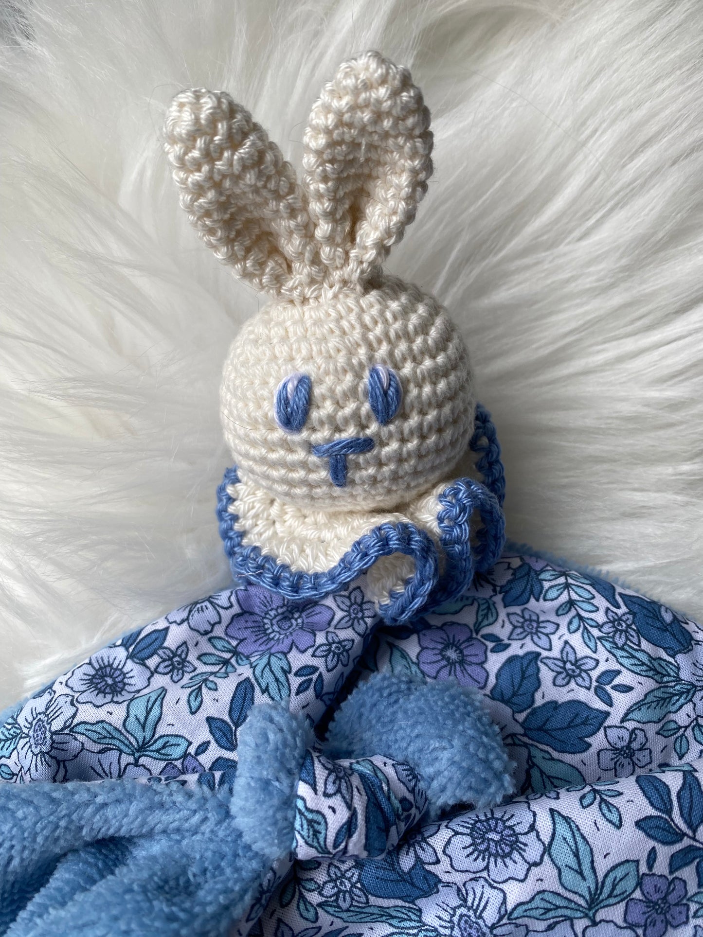 Doudou Lapin "COLLINE", bleu, fleuri