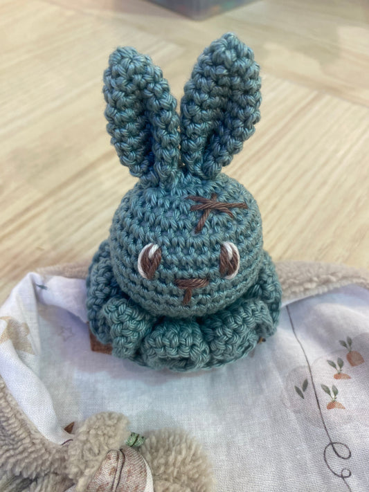 Doudou lapin vert « Carotte »