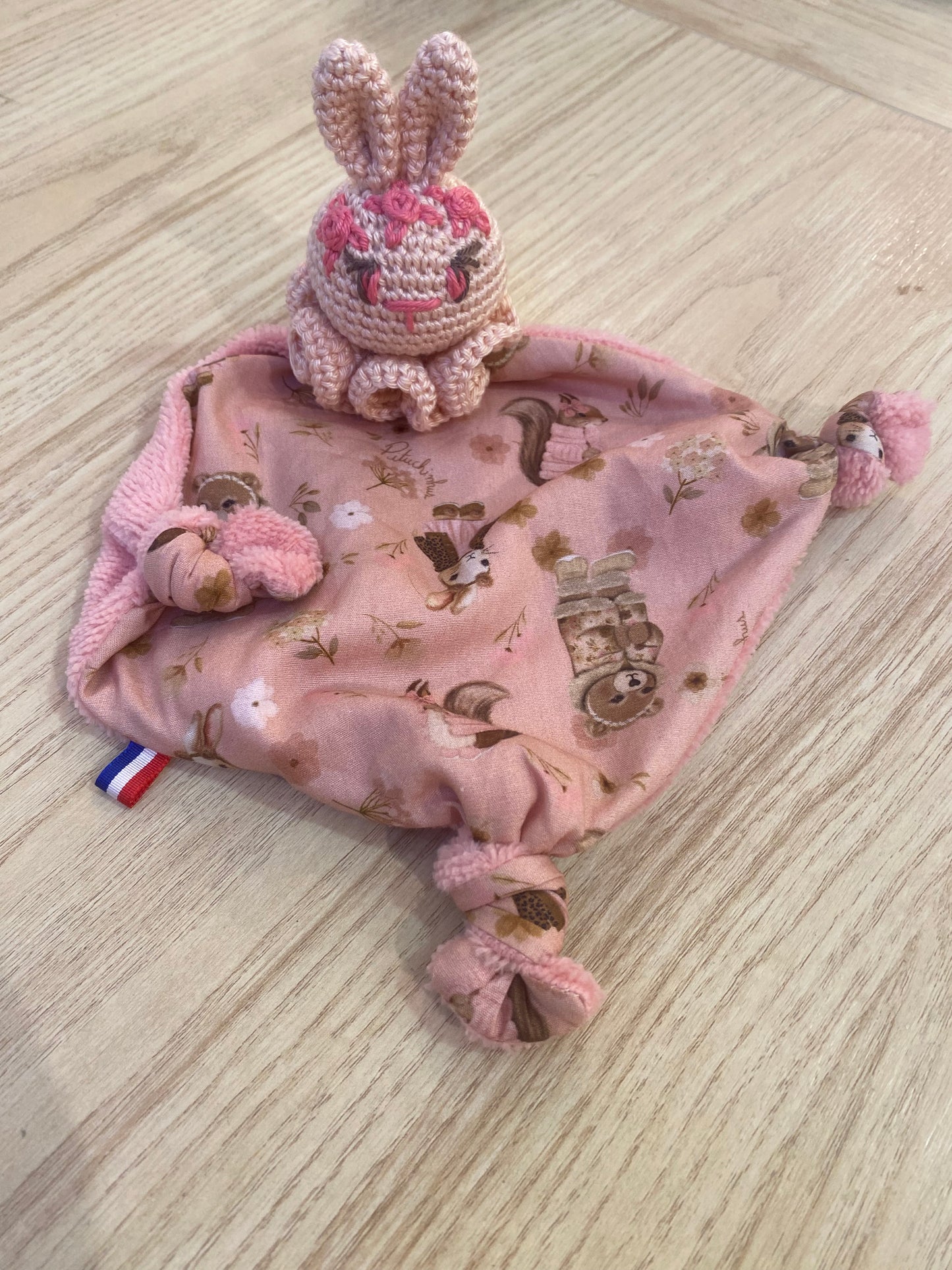 Doudou lapin rose animaux de la forêt