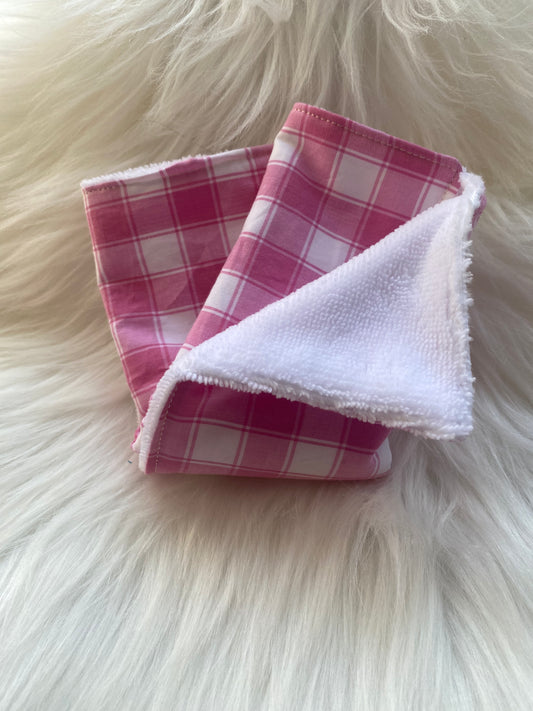 Mini serviette rose et blanche à carreaux