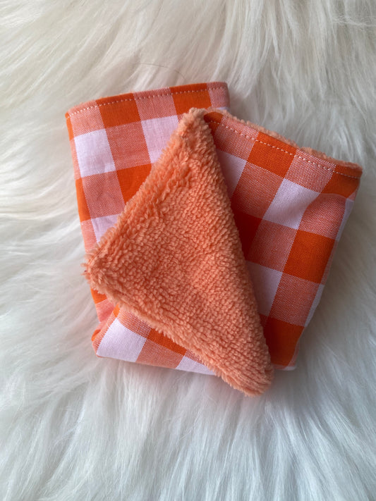 Mini serviette orange et blanche à carreaux