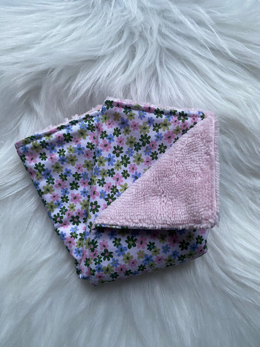 Mini serviette fleurie rose