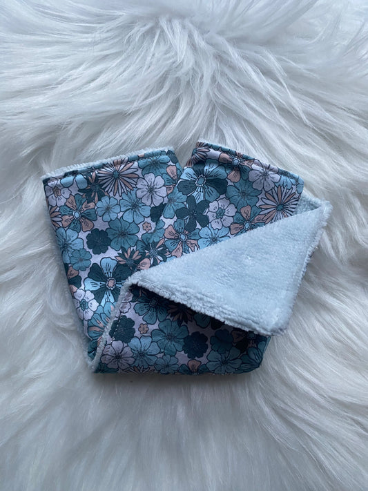 Mini serviette fleurie bleue