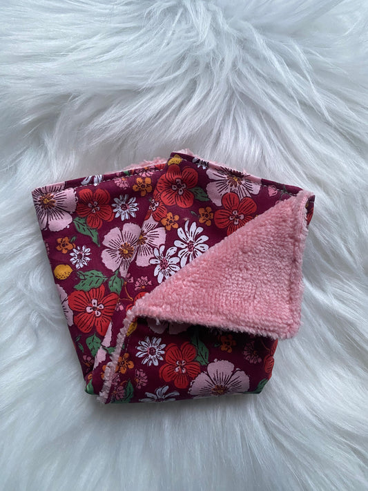 Mini serviette fleurie rose etbordeaux