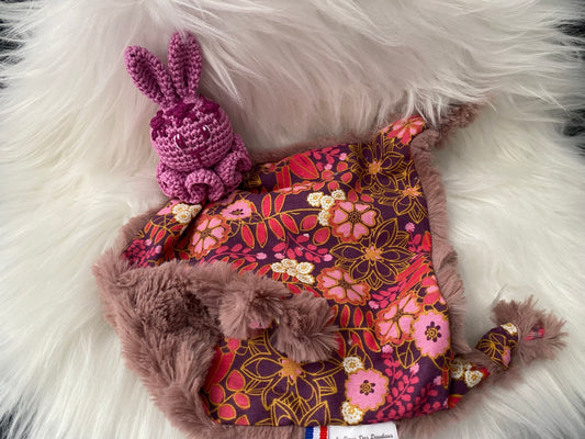 Doudou Lapin "COLLINE", fausse fourrure lie de vin et coton fleuri