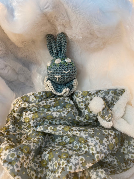 Doudou Lapin "COLLINE", coton fleuri vert et fibre de bambou blanche
