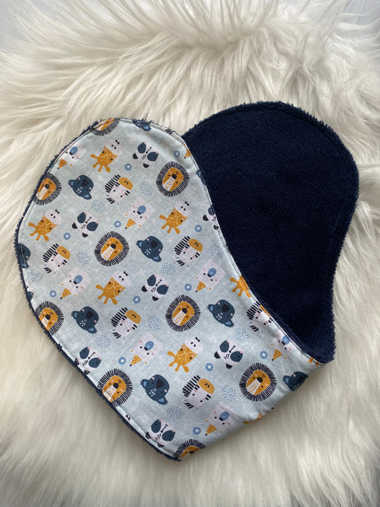 Bavoir d'épaule bleu marine avec des lions
